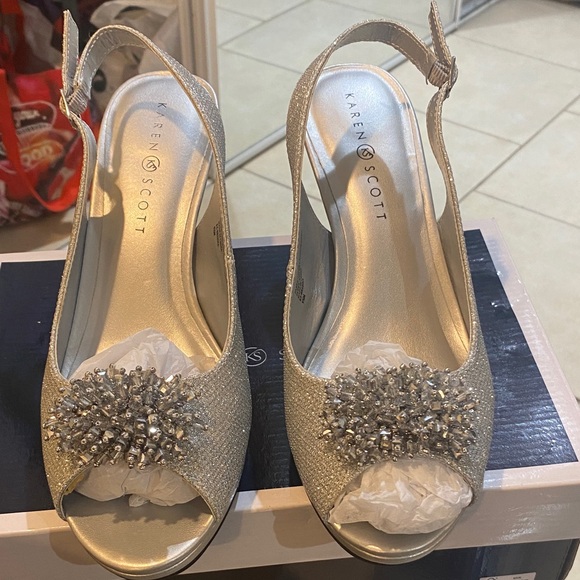 Karen Scott Shoes - Karen Scott size 9.5 Heels 3.5 inches New With Tags